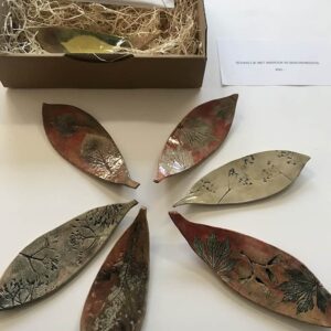 Jannie Benthem, schaaltjes met wierook in geschenkdoos, keramiek 